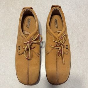 Born Women’s Chukka Boots in Tan Suede with Two-Tone Laces